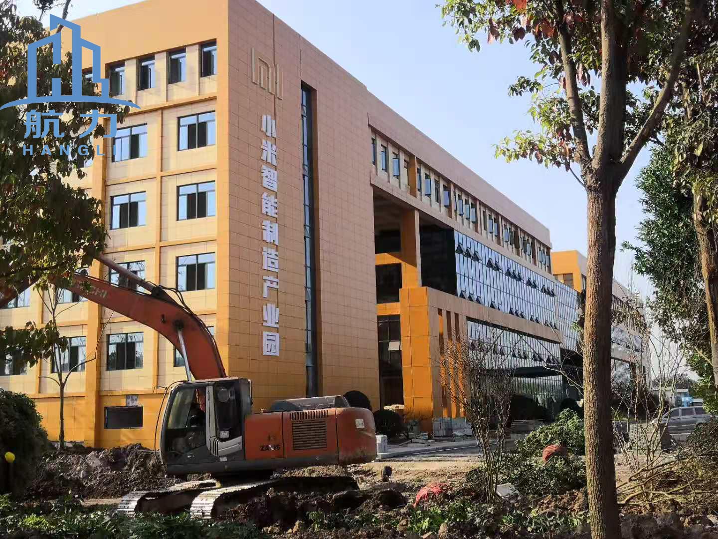 航力防火板的應(yīng)用—重慶小米產(chǎn)業(yè)園，纖維水泥板施工案例，硅酸鈣板天花板解決方案，穿孔吸音板安裝貼圖